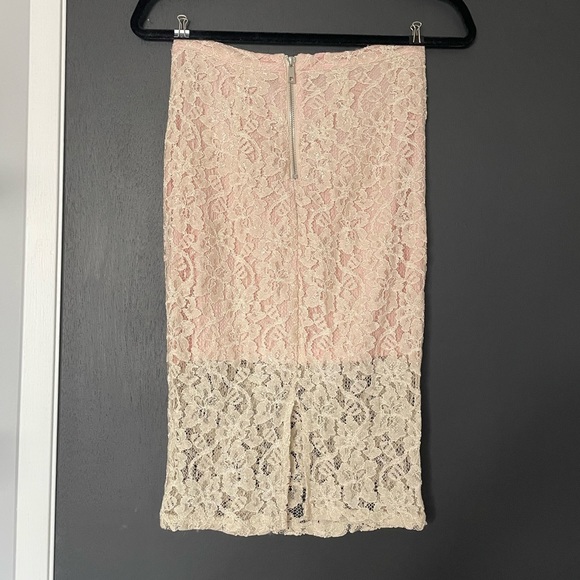 Forever 21 Lace Pencil Skirt - Size Medium - Picture 3 of 3